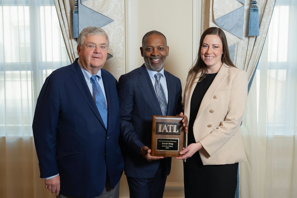 Sarah King Nombrada Miembro de la Academia Internacional de Abogados de Juicio